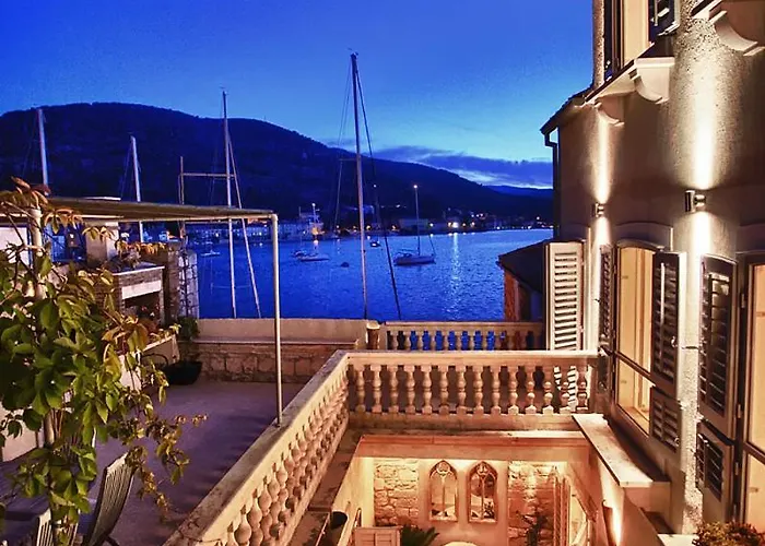 Serena Villa Vis
