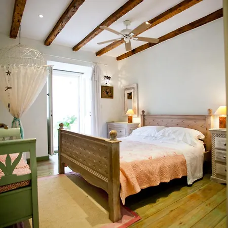 Serena Villa Vis